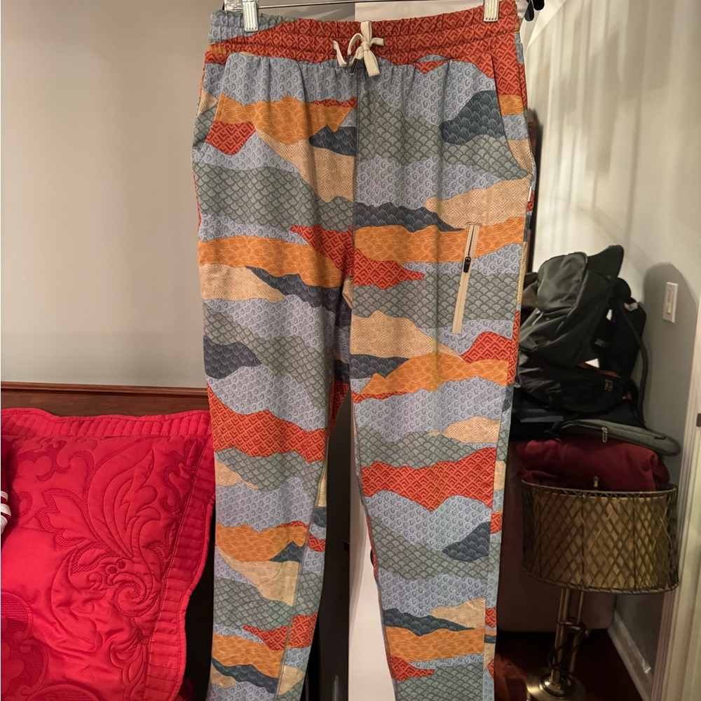 Feat Multicolor Mountain/cloud pattern men’s small casual soft pants